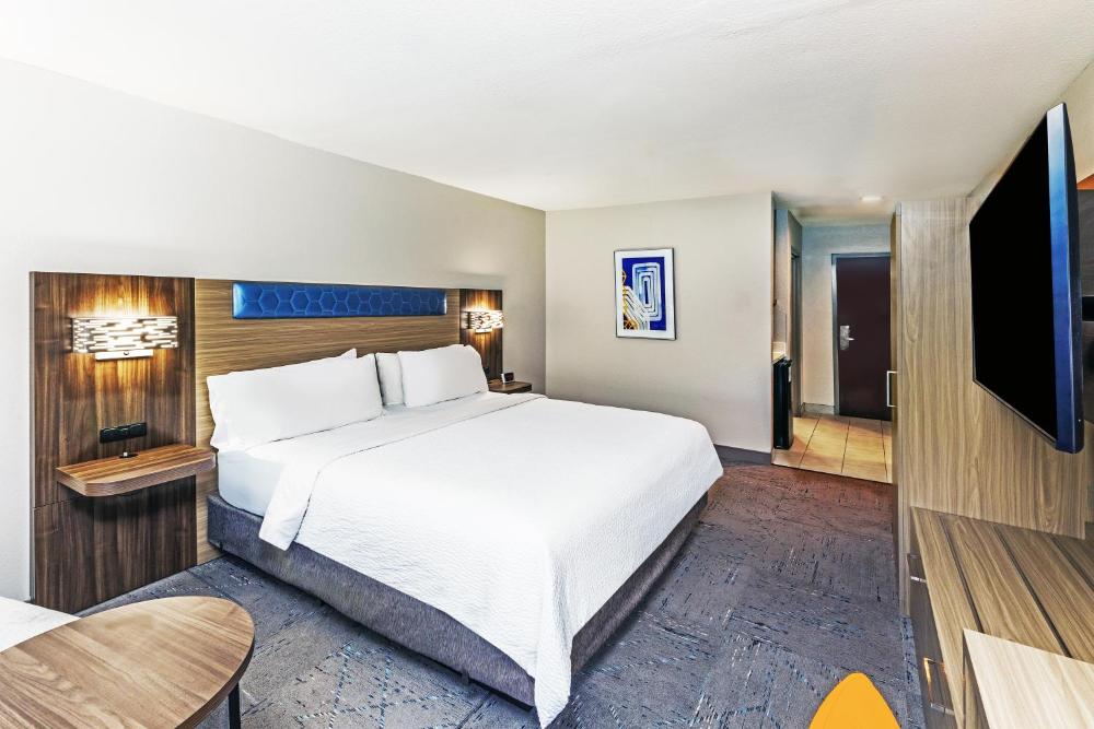 King Room - Mobility Access/Hearing Accessible interior